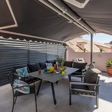 Main Square Duplex With Rooftop Terrace 斯普利特