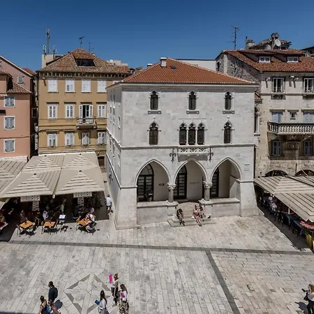 Main Square Duplex With Rooftop Terrace Apartment