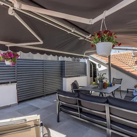 Main Square Duplex With Rooftop Terrace Apartment *