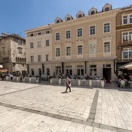 Main Square Duplex With Rooftop Terrace 아파트