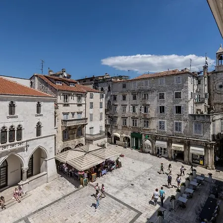 Main Square Duplex With Rooftop Terrace