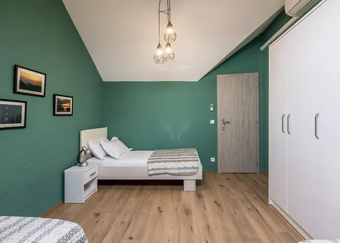 Main Square Duplex With Rooftop Terrace Split