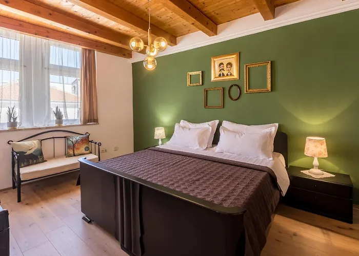 Main Square Duplex With Rooftop Terrace Split