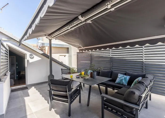 Main Square Duplex With Rooftop Terrace *