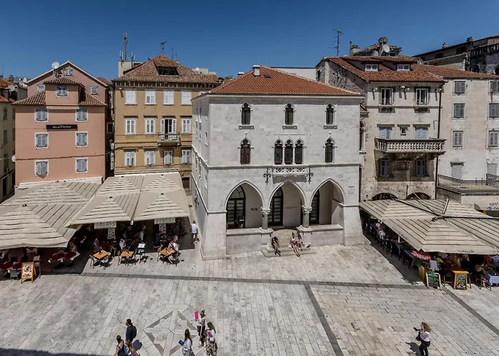 Main Square Duplex With Rooftop Terrace Apartament