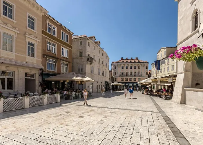 Main Square Duplex With Rooftop Terrace *