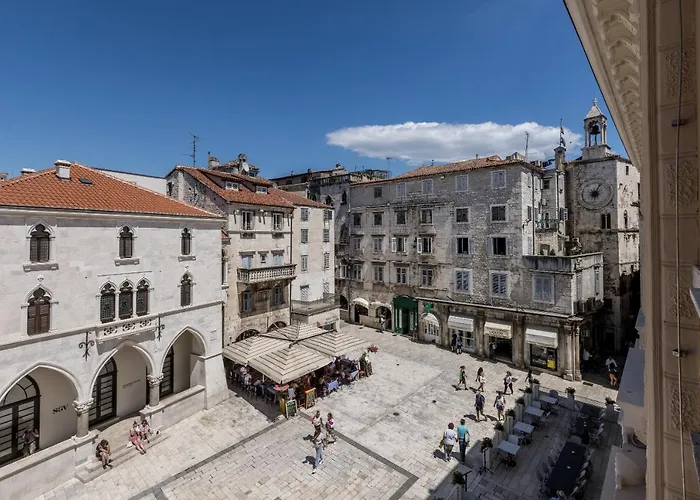 Main Square Duplex With Rooftop Terrace