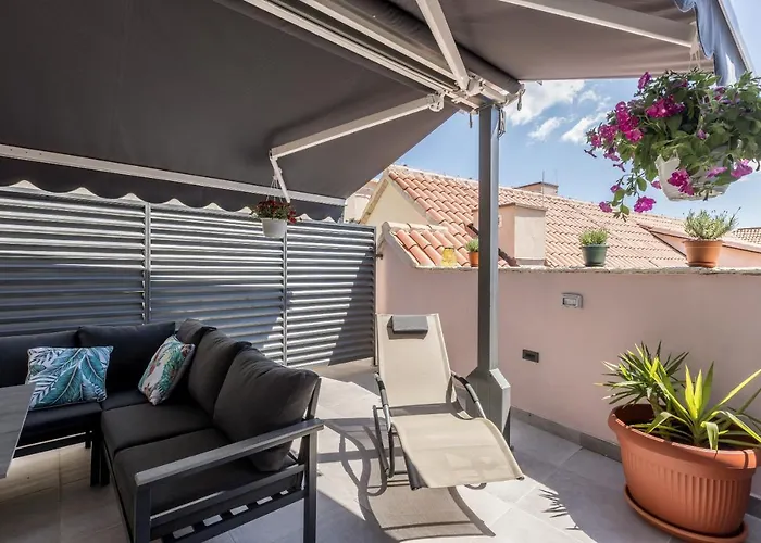 Main Square Duplex With Rooftop Terrace * سبليت
